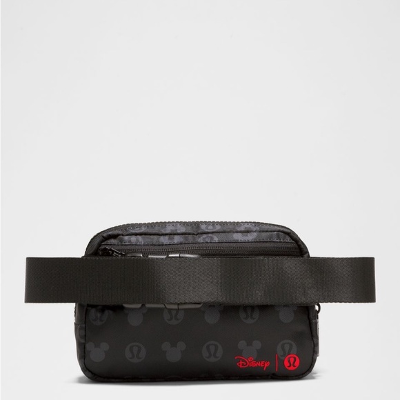 🖤NEW LULULEMON x DISNEY LIMITED EDITION EVERYWHERE BAG 1L - Picture 3 of 7
